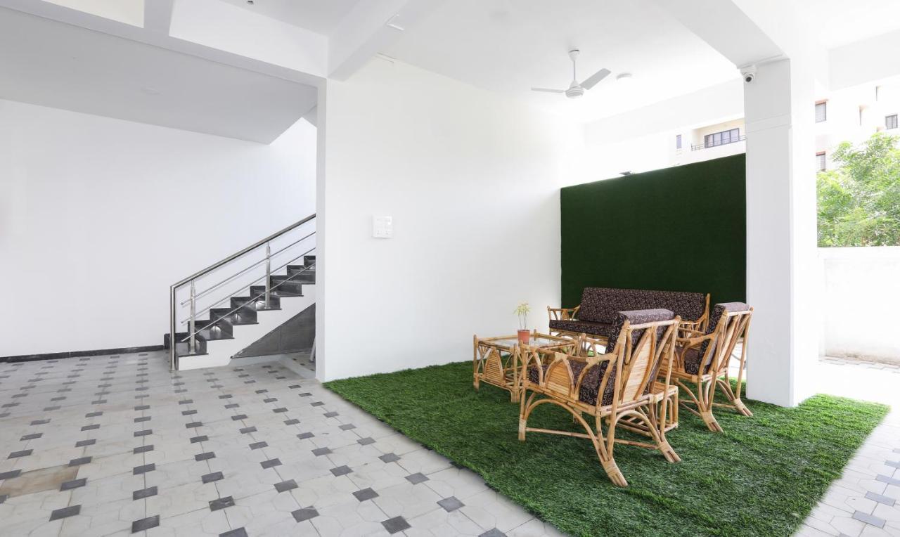 Treebo Sapphire Studio Nashik Bagian luar foto