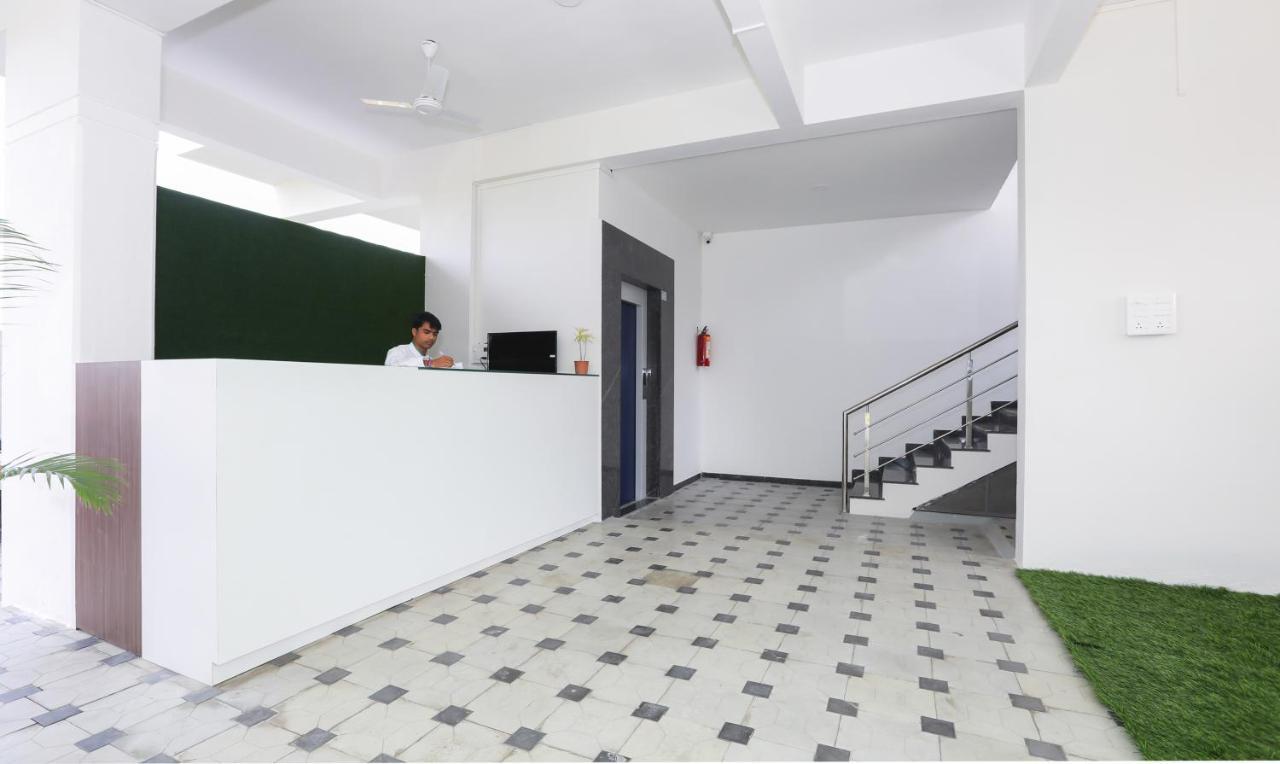 Treebo Sapphire Studio Nashik Bagian luar foto